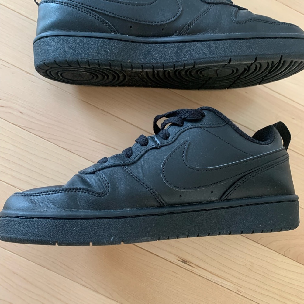 Nike black runners